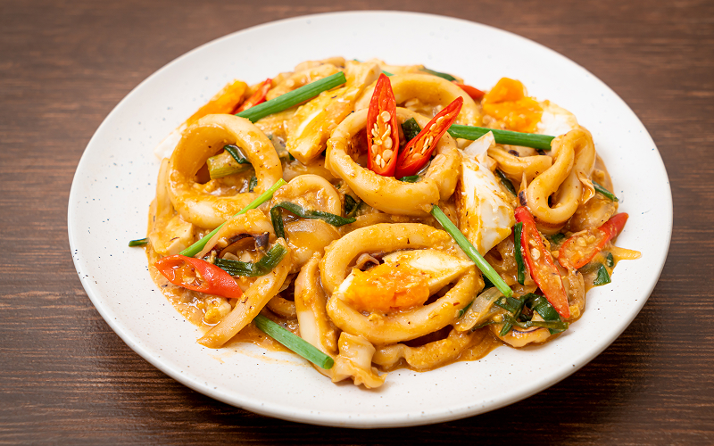 Crispy-salted-egg-squid-calamari-served-hot-on-a-plate.